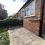 Modern 3-Bed Stay-Away-Home Sleeps 6 Nr Manchester